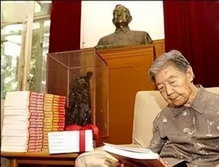 j9游会真人游戏第一品牌陈云夫人于若木有多美？相差14岁相爱58年温婉大方满脸福(图18)