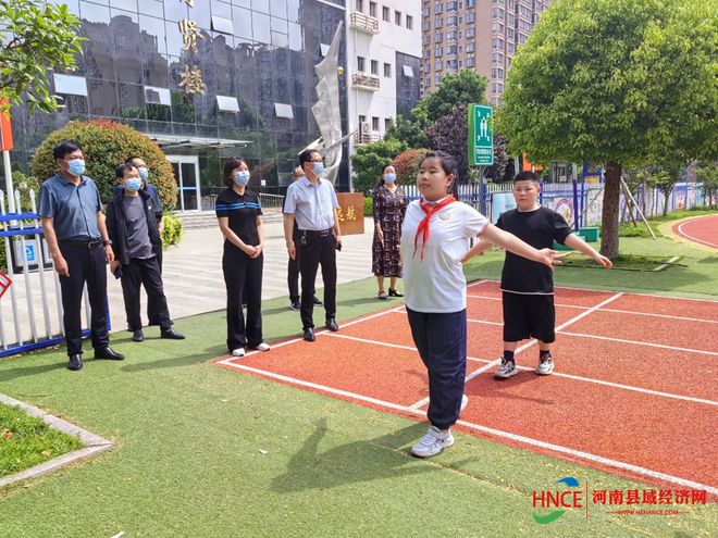 j9九游会梁园区教体局领导到梁园区第一回民小学检查指导学校食品安全工作(图1)